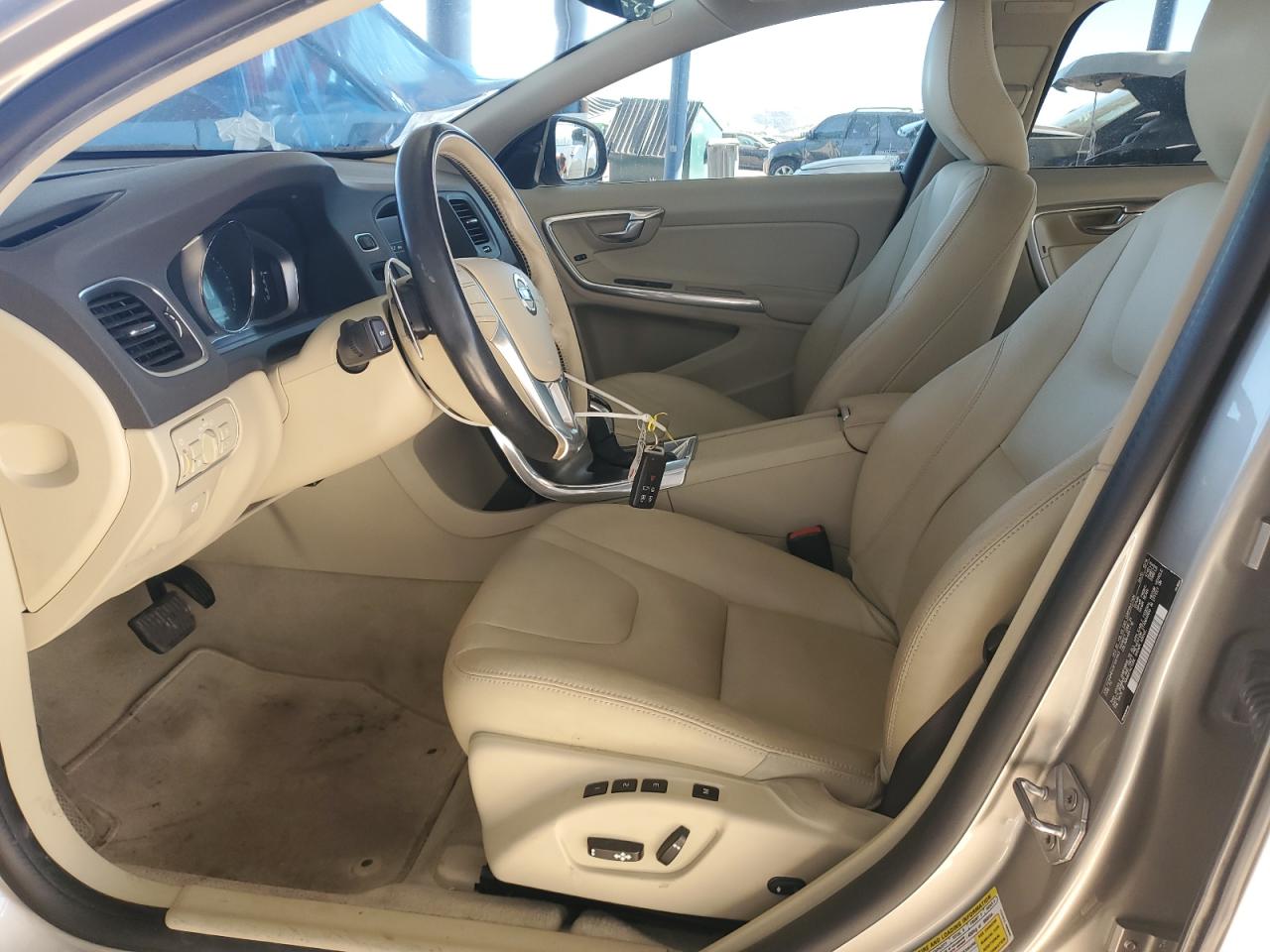 2015 Volvo V60 - Image 7