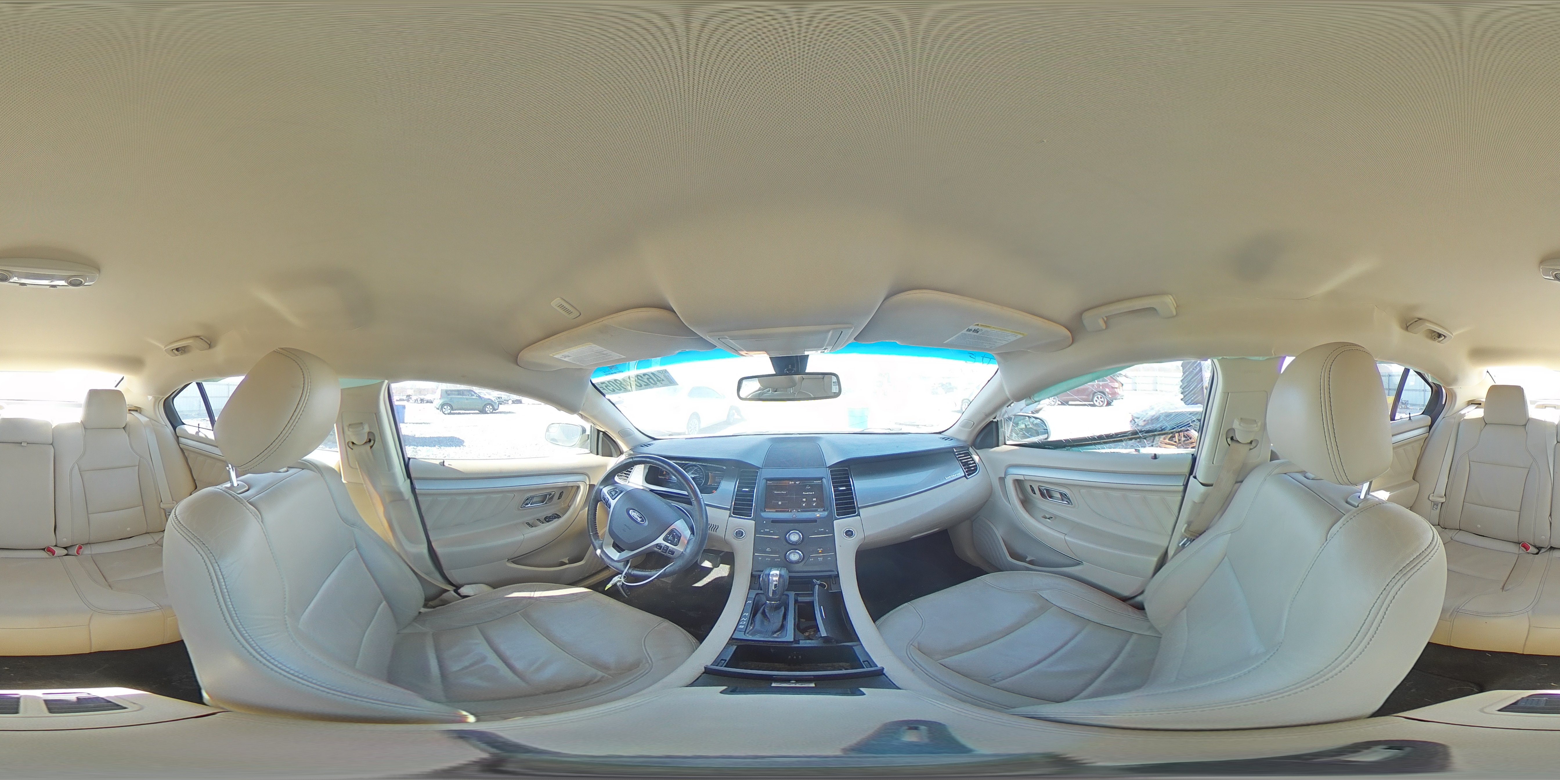 2015 Ford Taurus - Image 12