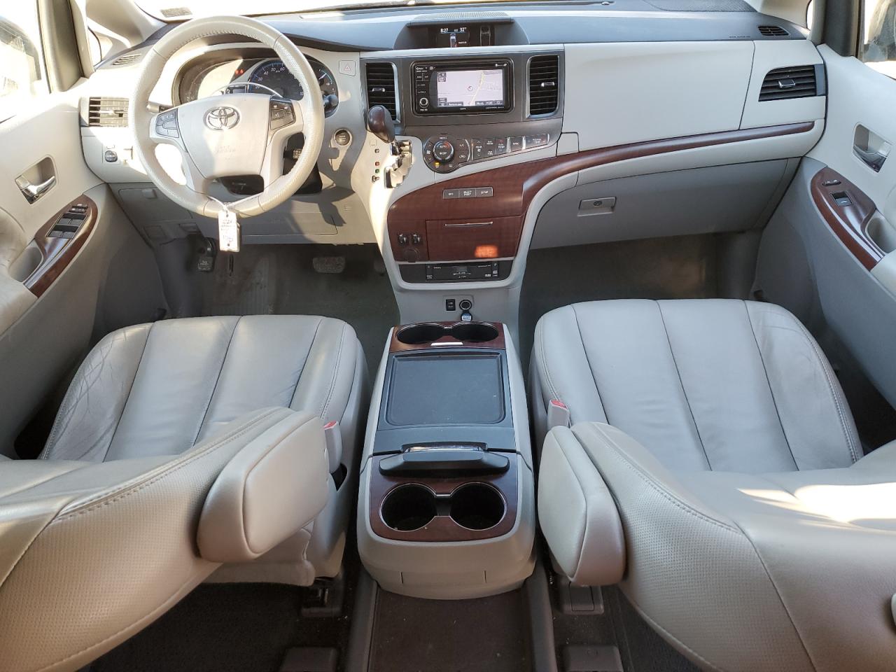 2014 Toyota Sienna - Image 8