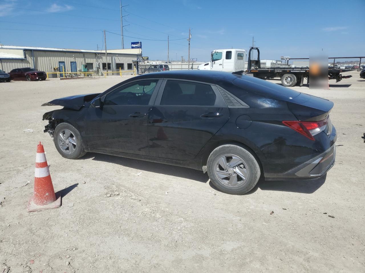 2024 Hyundai Elantra - Image 2