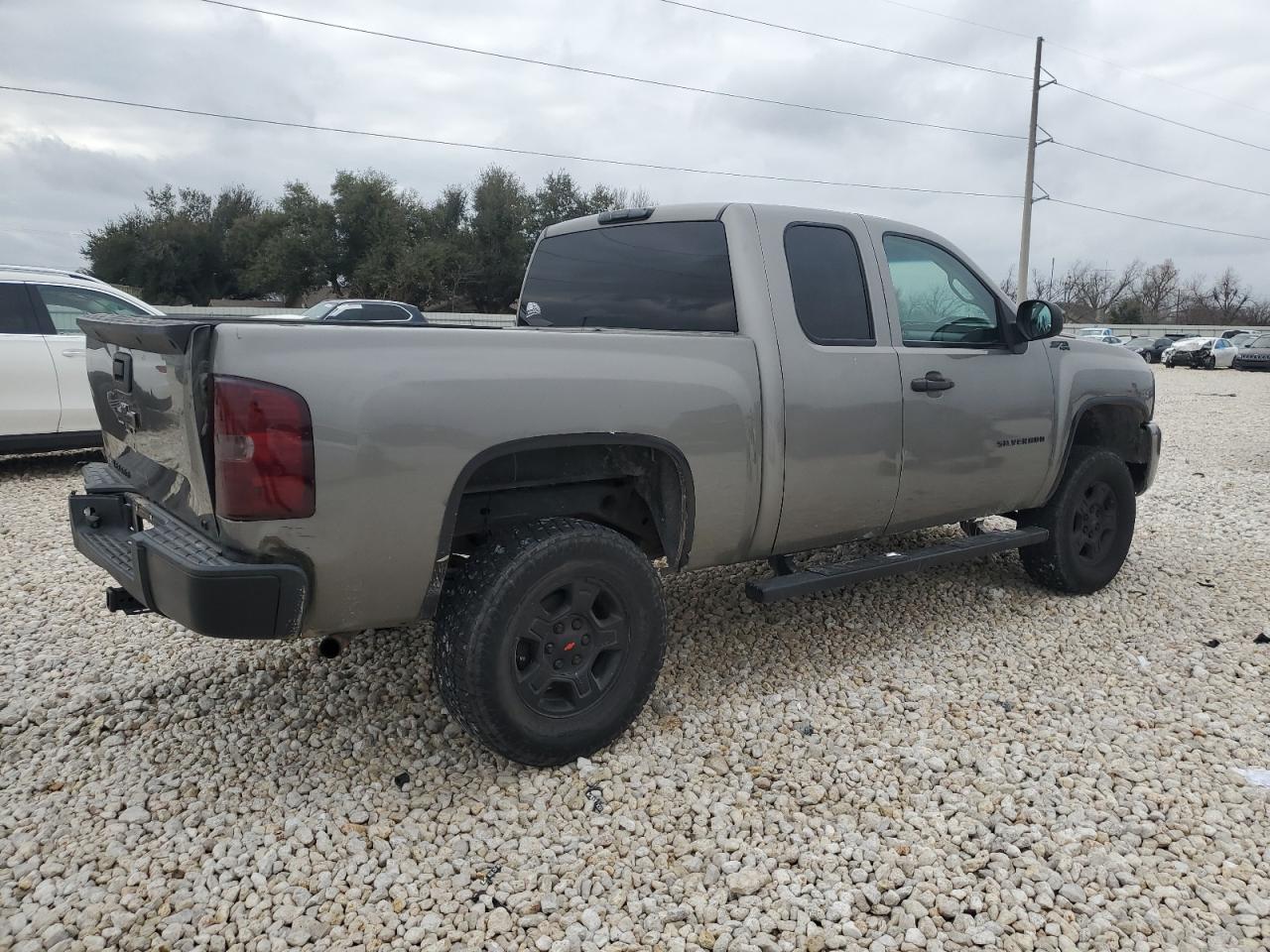 2009 Chevrolet Silverado - Image 3
