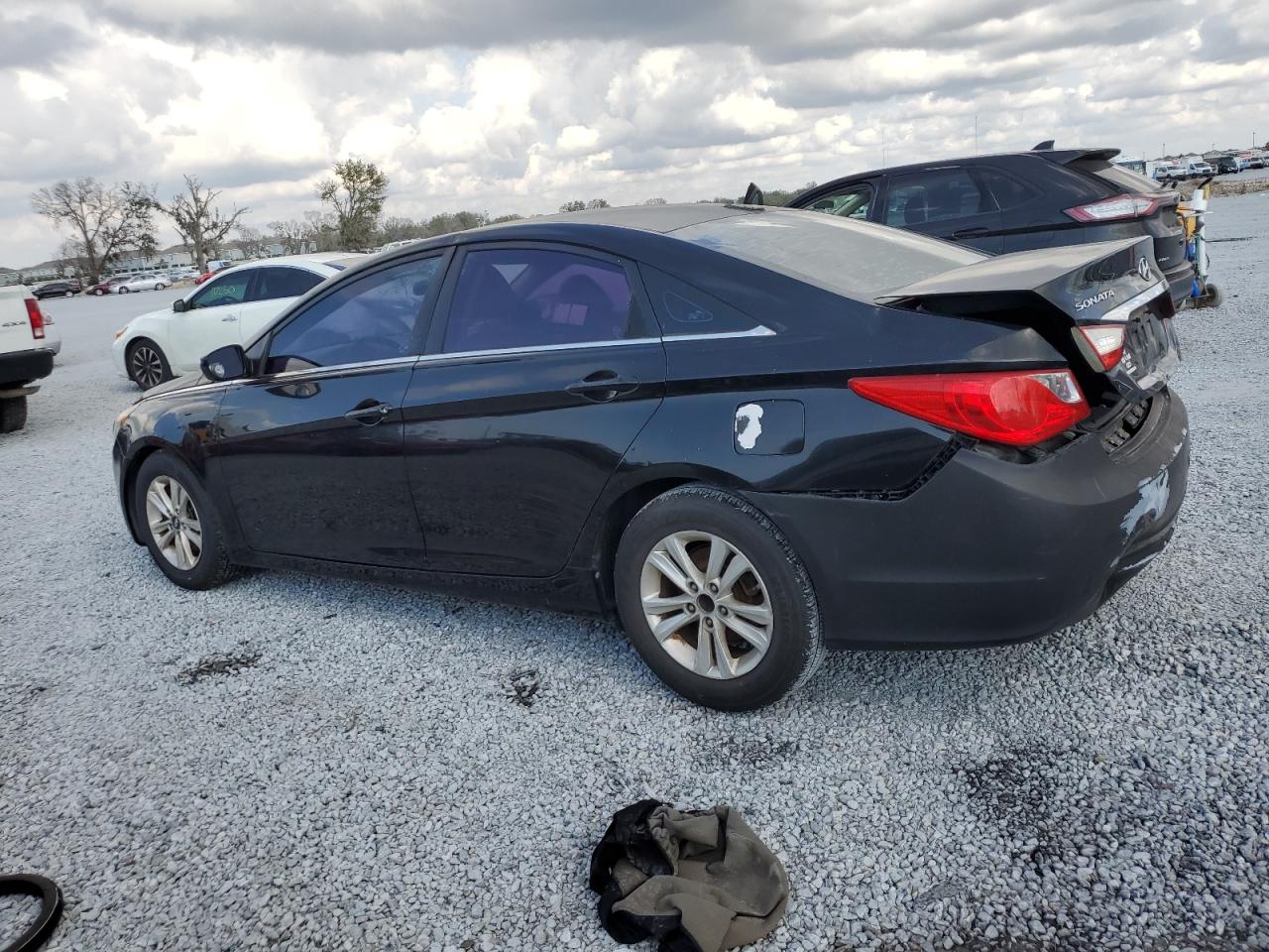 2011 Hyundai Sonata - Image 2