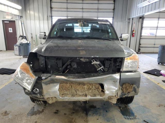  NISSAN TITAN 2015 Szary