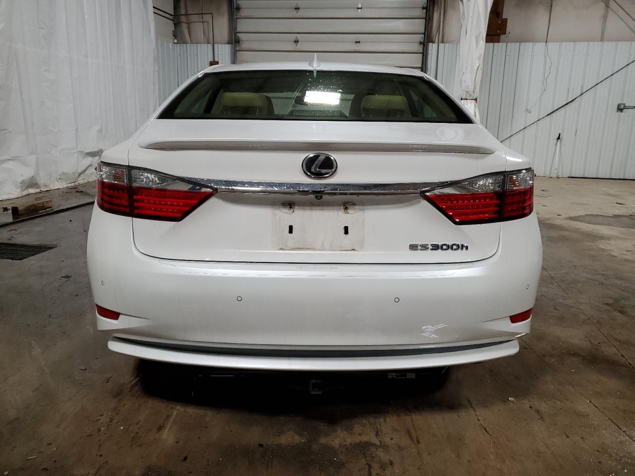 2015 Lexus ES - Image 6