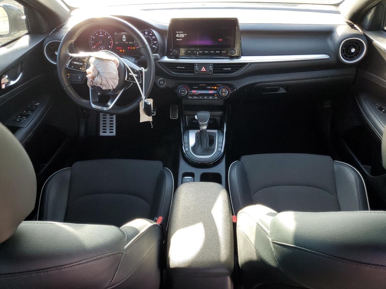 2023 Kia Forte - Image 8