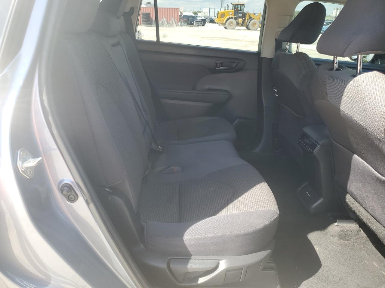 2020 Toyota Highlander - Image 11
