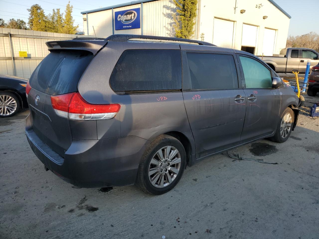 2011 Toyota Sienna - Image 3