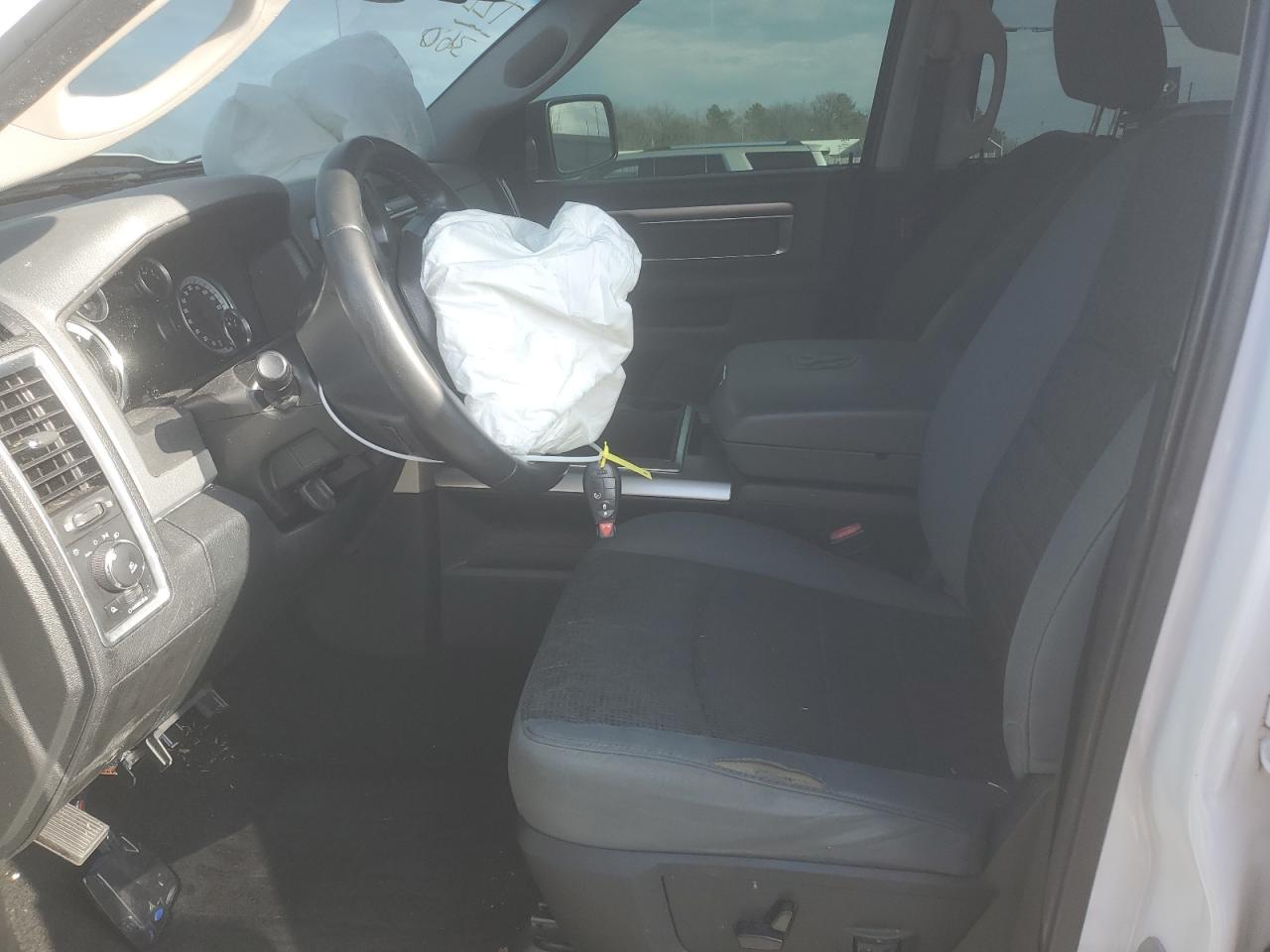 2015 RAM 1500 - Image 7