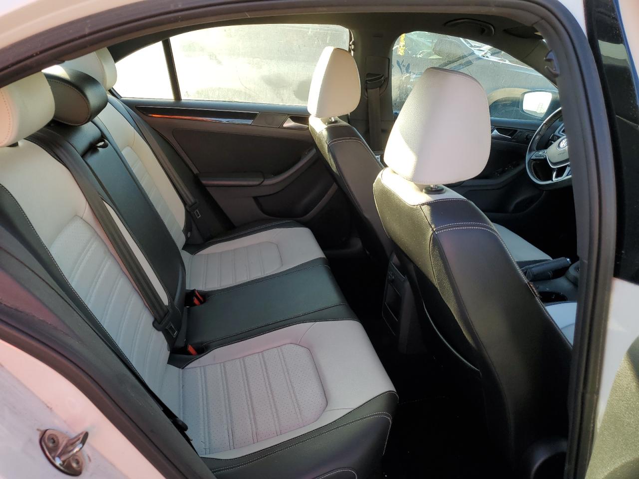 2015 Volkswagen Jetta - Image 10