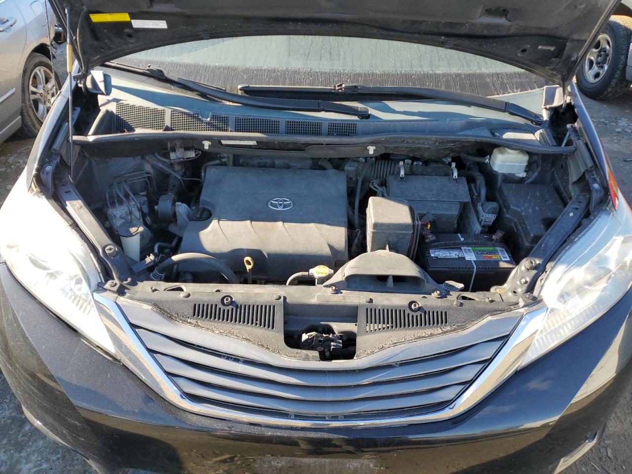 2013 Toyota Sienna - Image 12