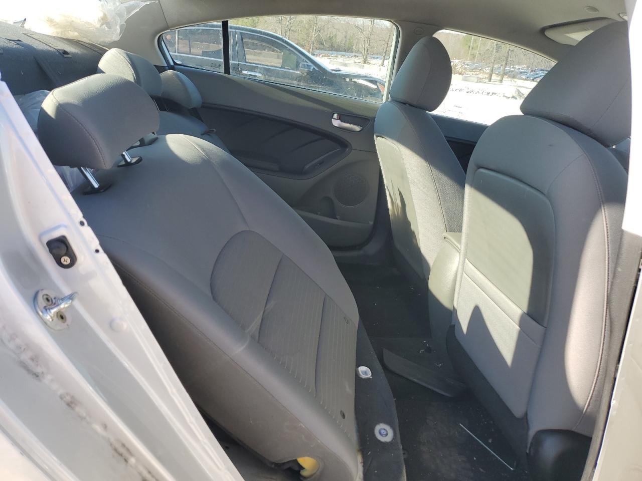 2018 Kia Forte - Image 10