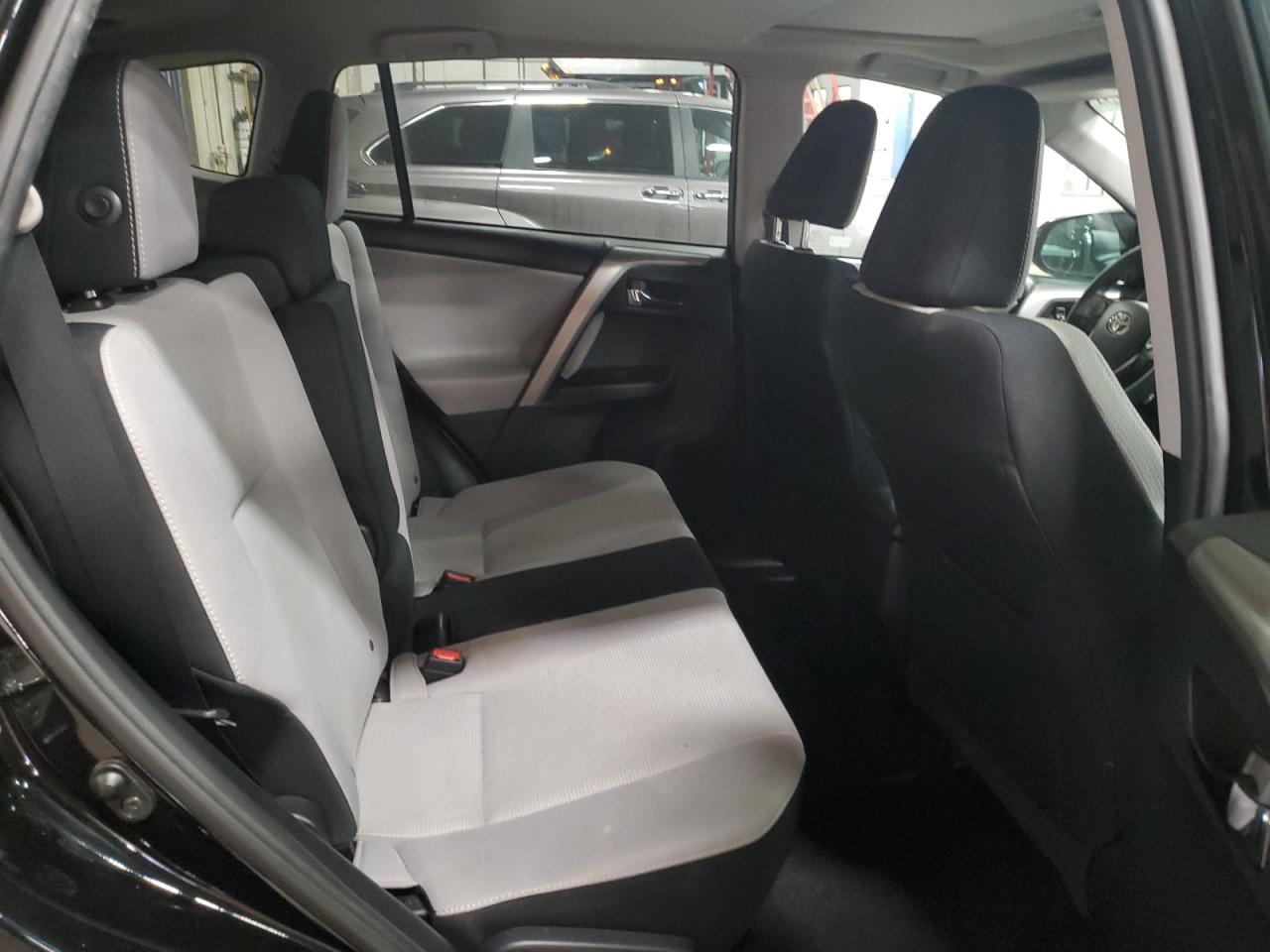 2017 Toyota RAV 4 - Image 11