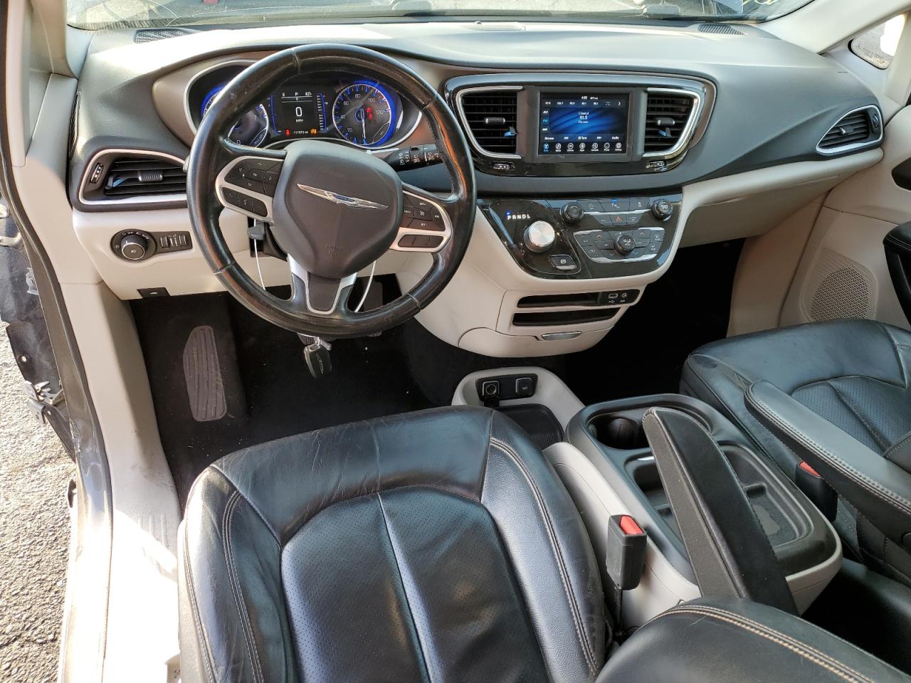 2018 Chrysler Pacifica - Image 8