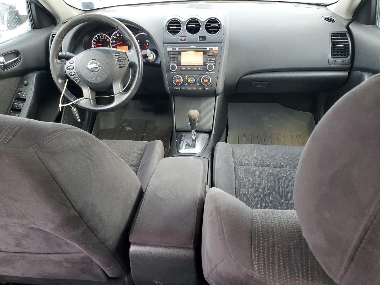 2010 Nissan Altima - Image 8