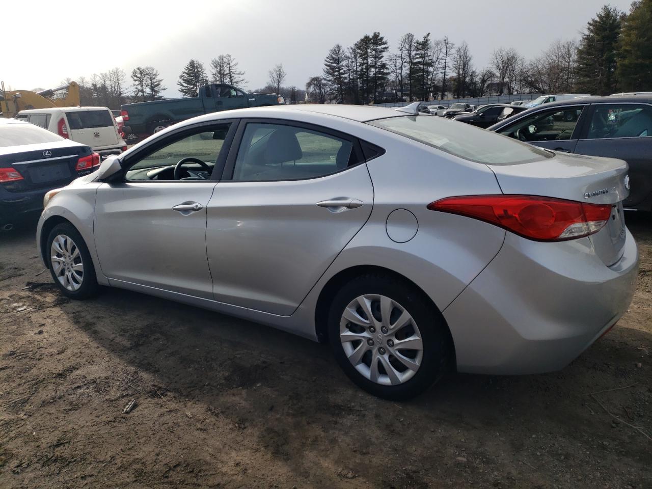 2011 Hyundai Elantra - Image 2