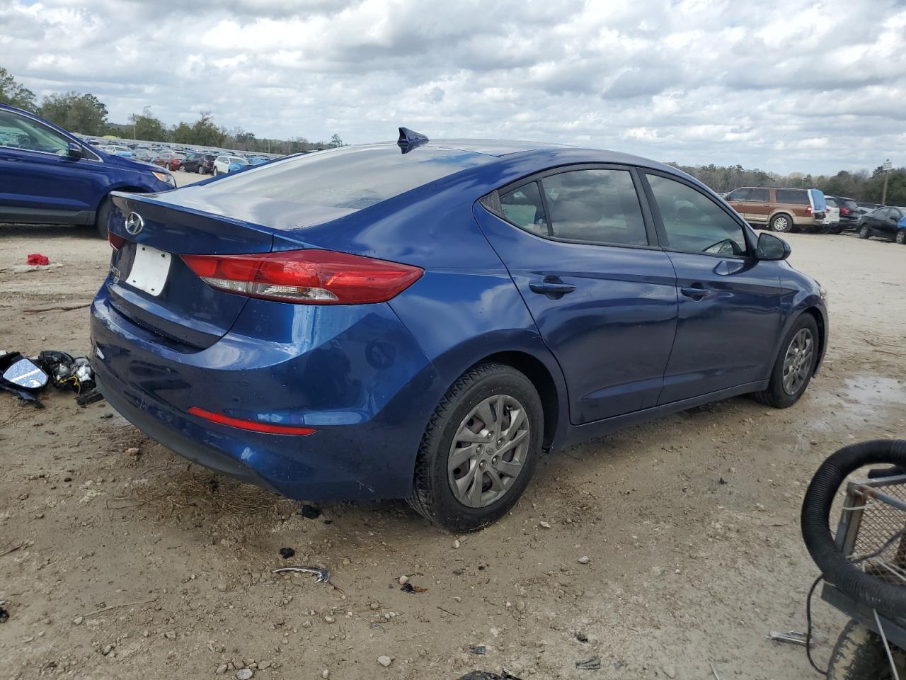 2017 Hyundai Elantra - Image 3
