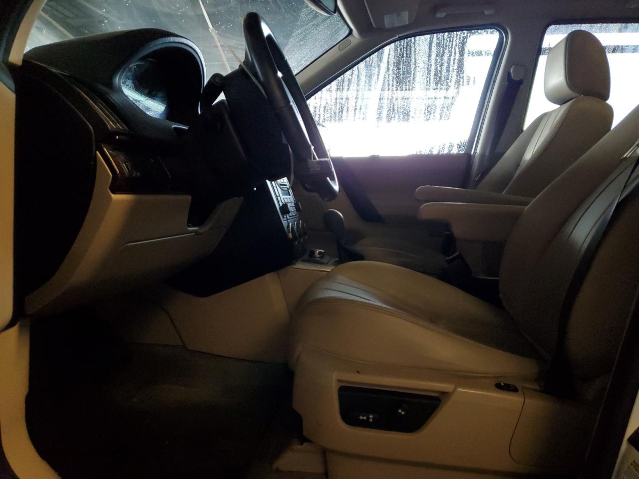 2011 Land Rover LR2 - Image 7