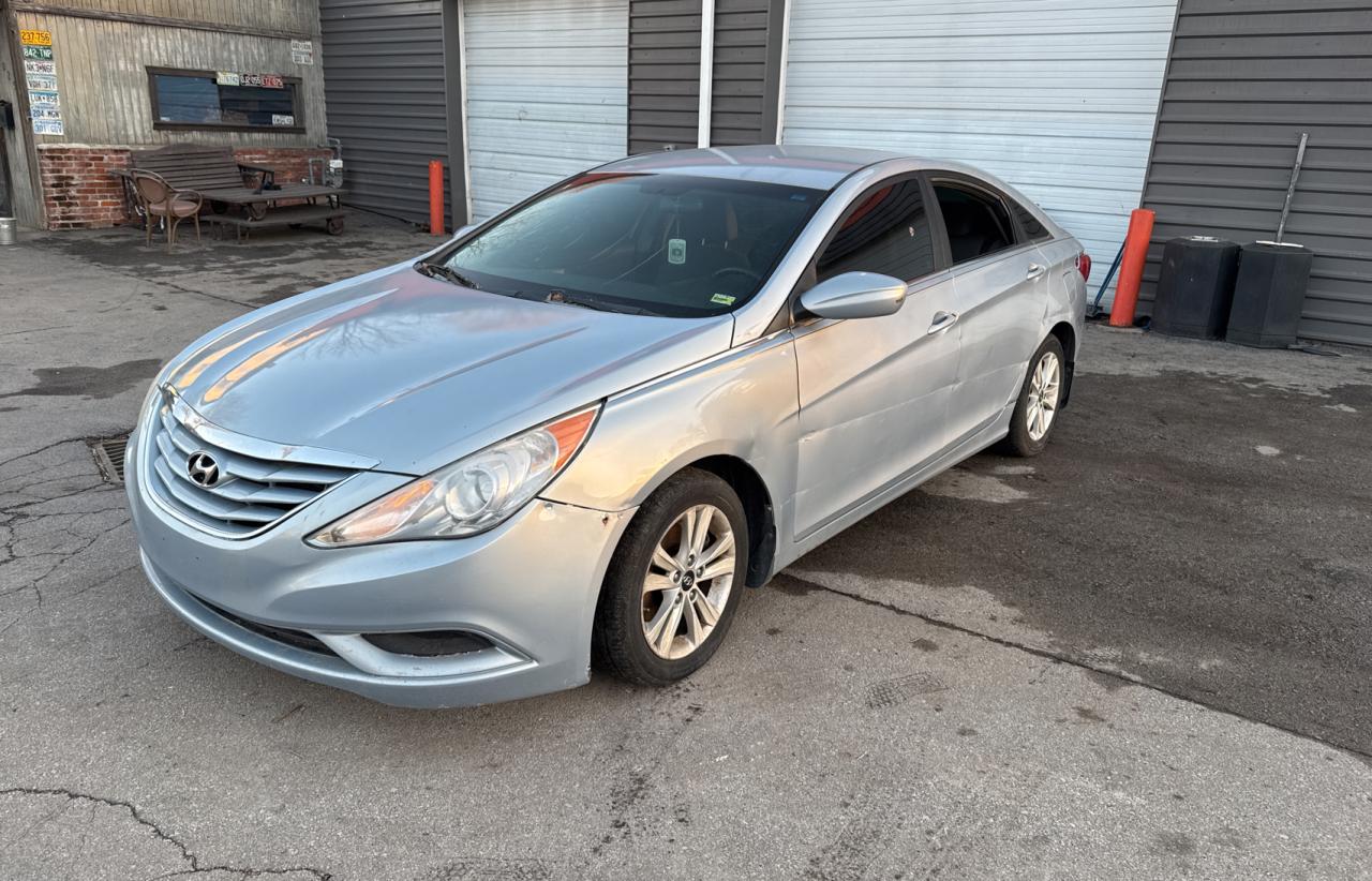 2011 Hyundai Sonata - Image 2