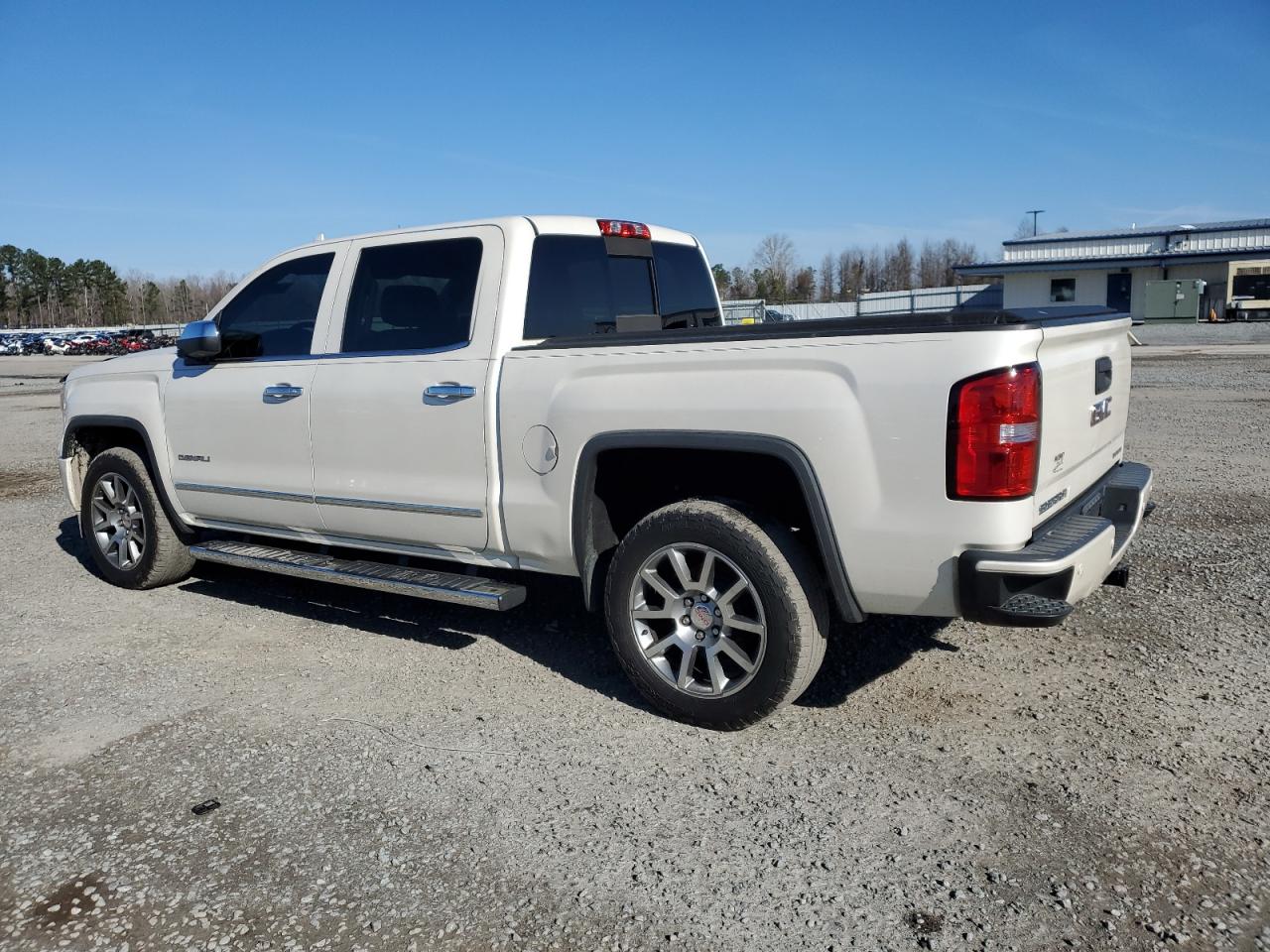 2015 GMC Sierra - Image 2