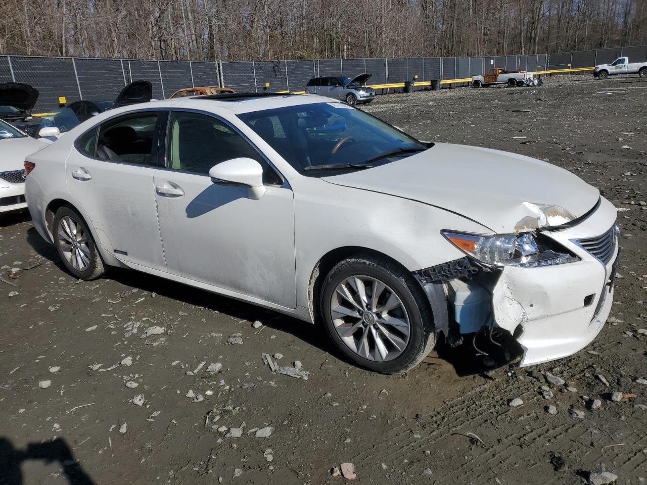 2015 Lexus ES - Image 4