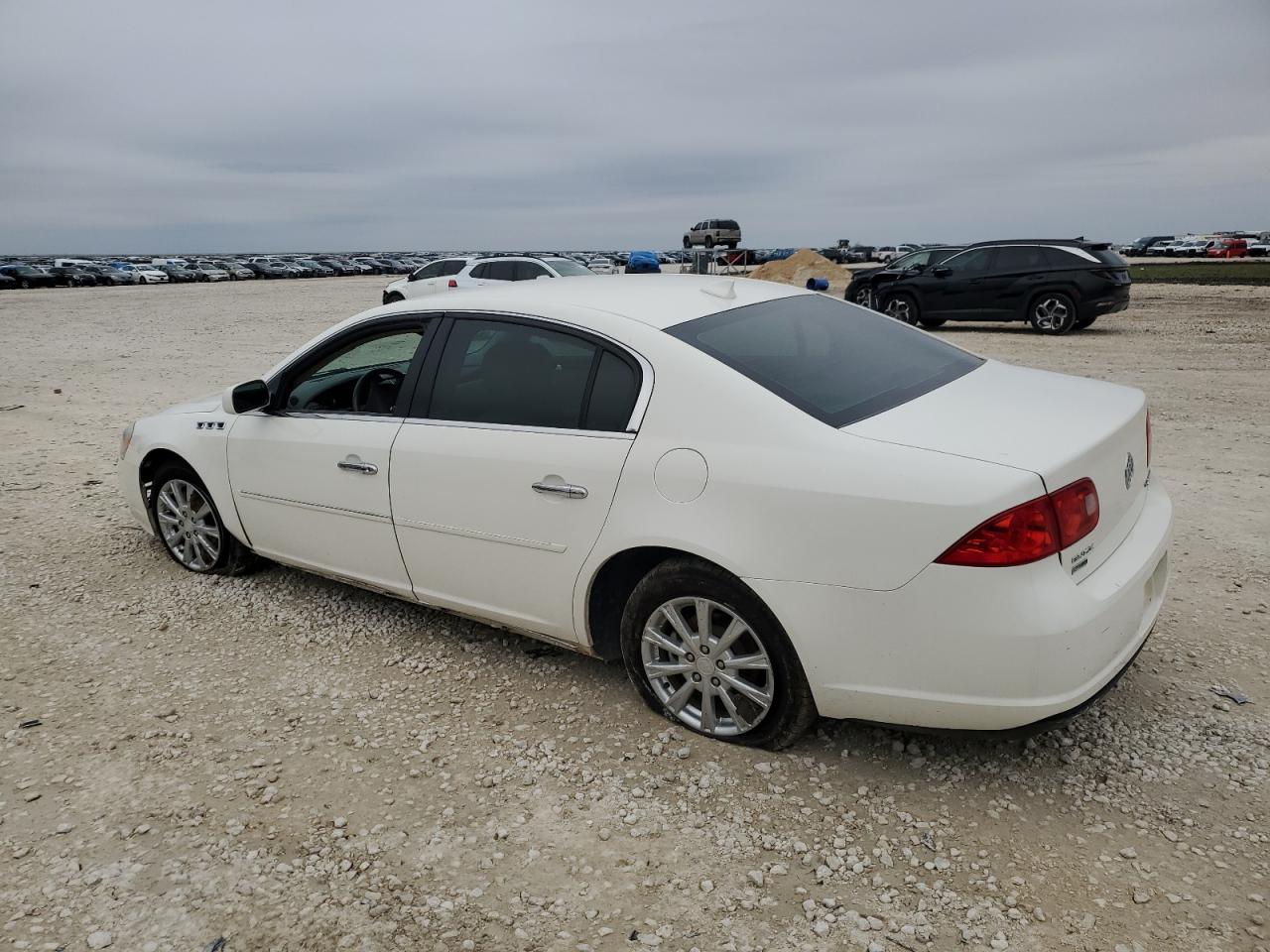 2010 Buick Lucerne - Image 2