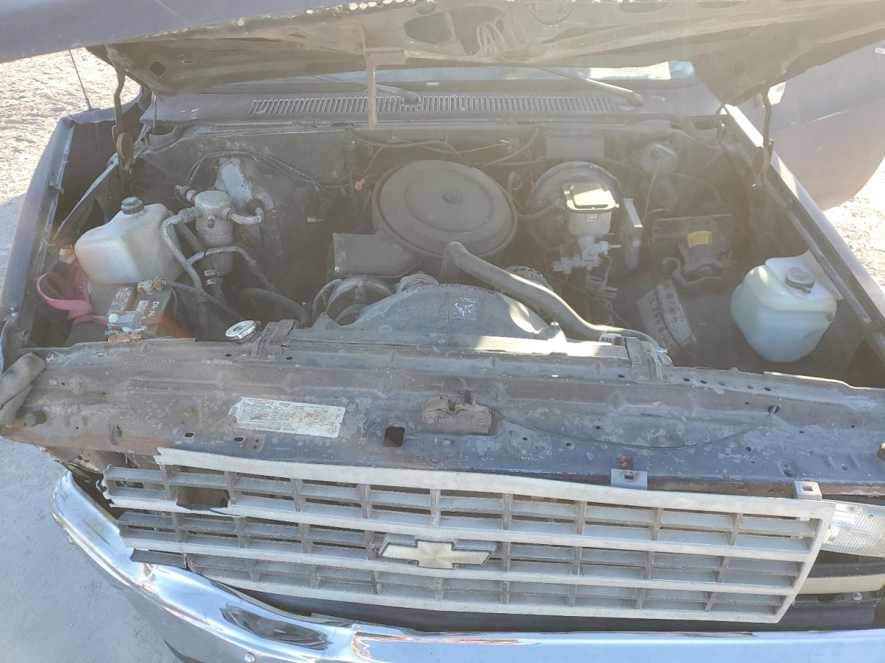 1991 Chevrolet Suburban - Image 14