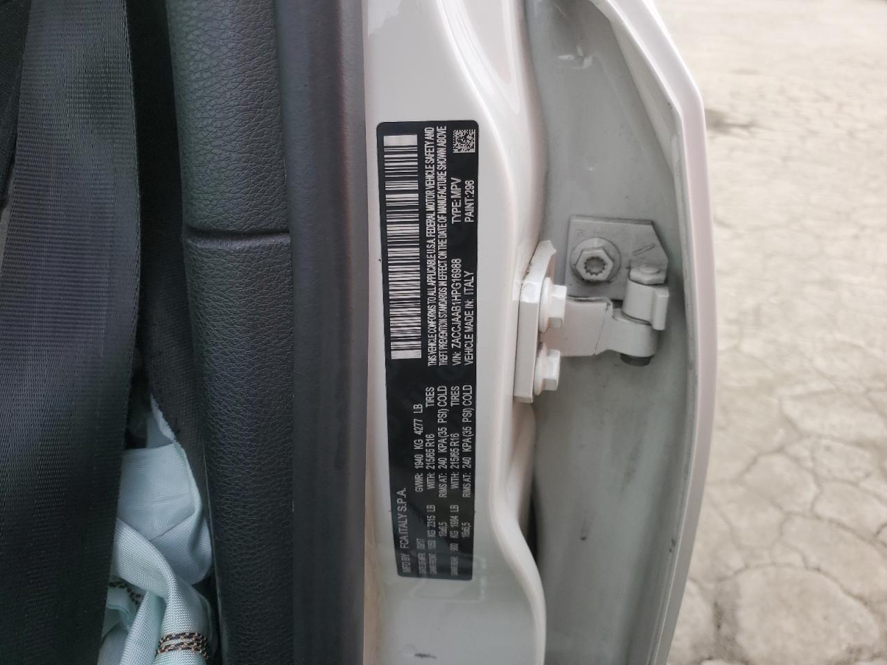 2017 Jeep Renegade - Image 14