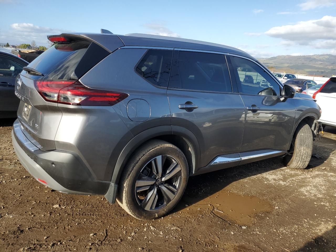 2021 Nissan Rogue - Image 3