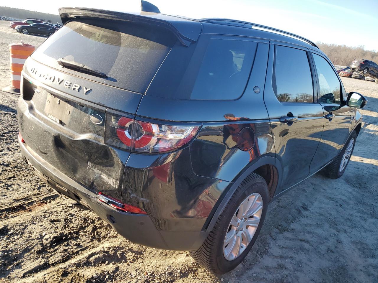 2017 Land Rover Discovery - Image 3