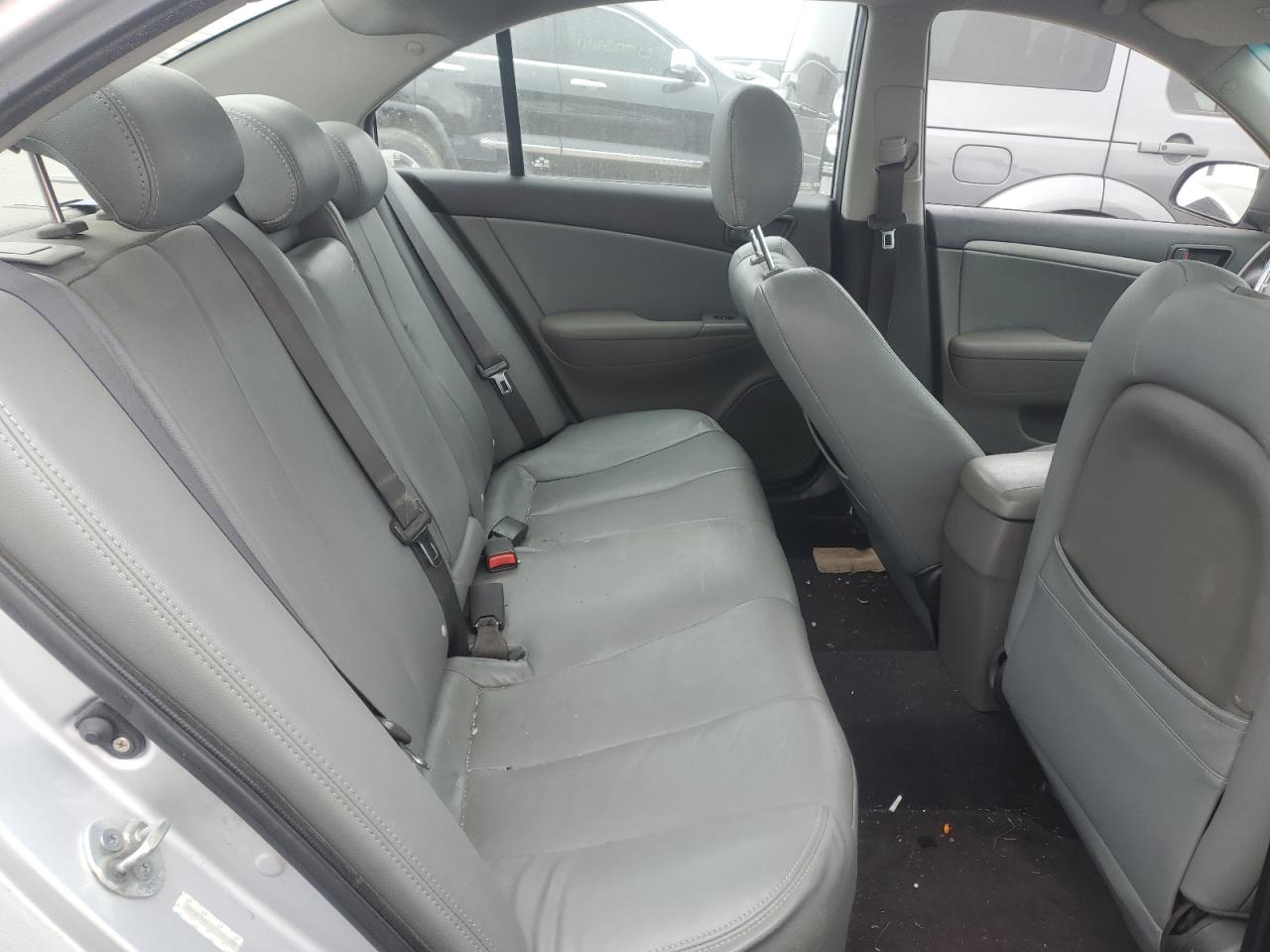 2010 Hyundai Sonata - Image 10