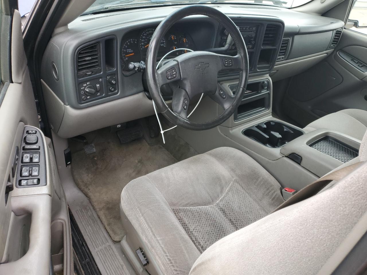 2004 Chevrolet Tahoe - Image 8