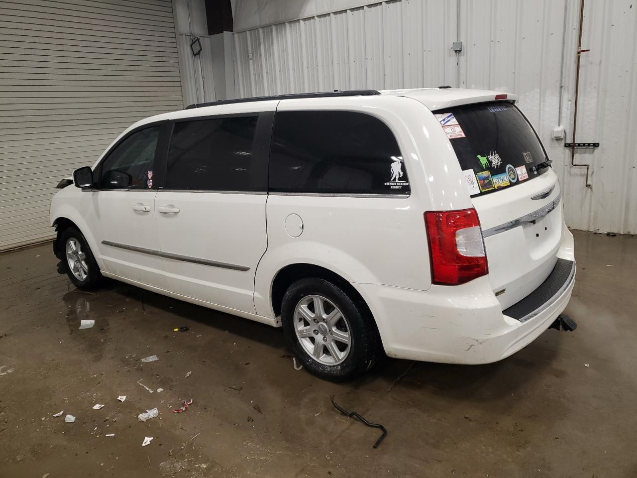 2011 Chrysler Town & Country - Image 2