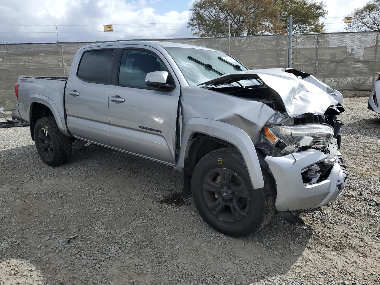 2018 Toyota Tacoma - Image 4