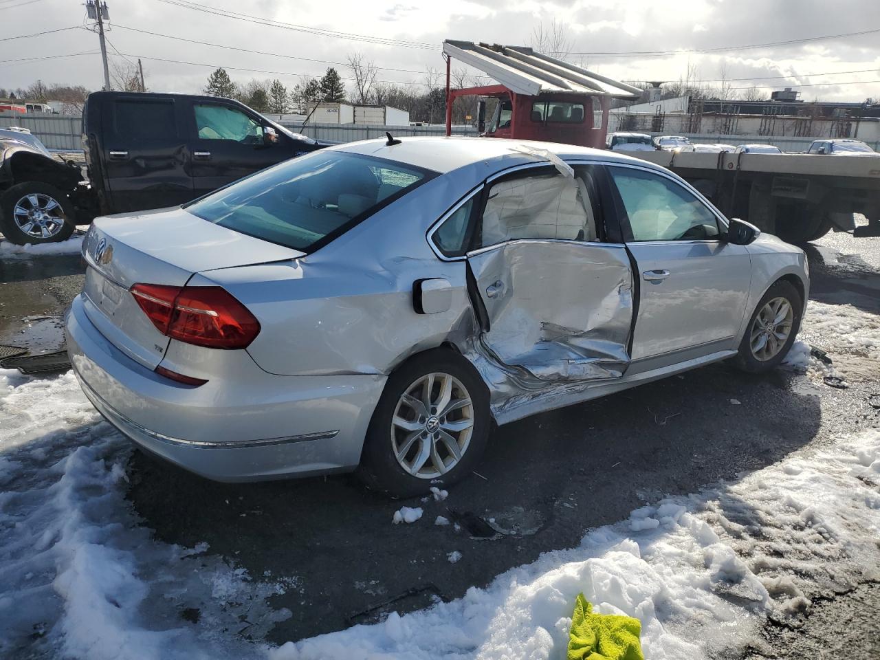 2016 Volkswagen Passat - Image 3