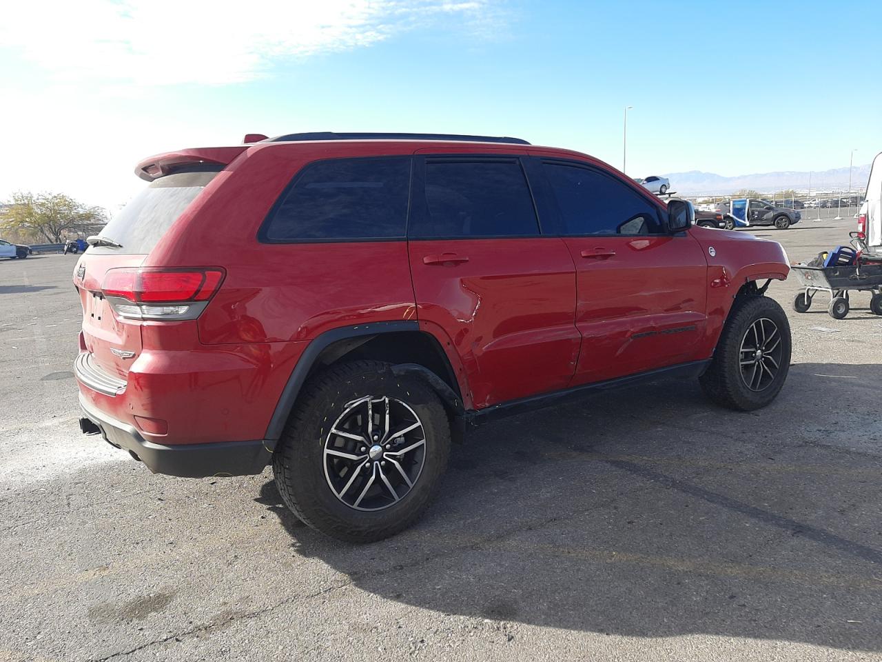 2018 Jeep Grand Cherokee - Image 3