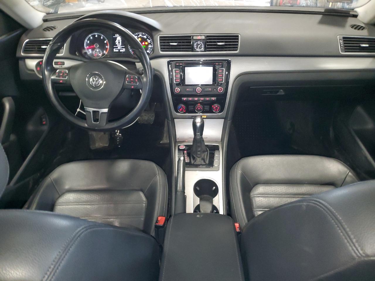 2015 Volkswagen Passat - Image 8