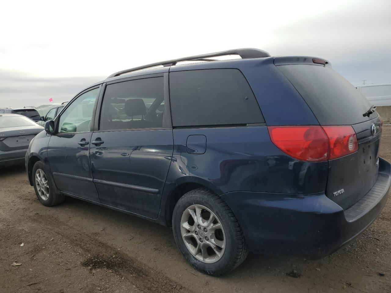 2006 Toyota Sienna - Image 2