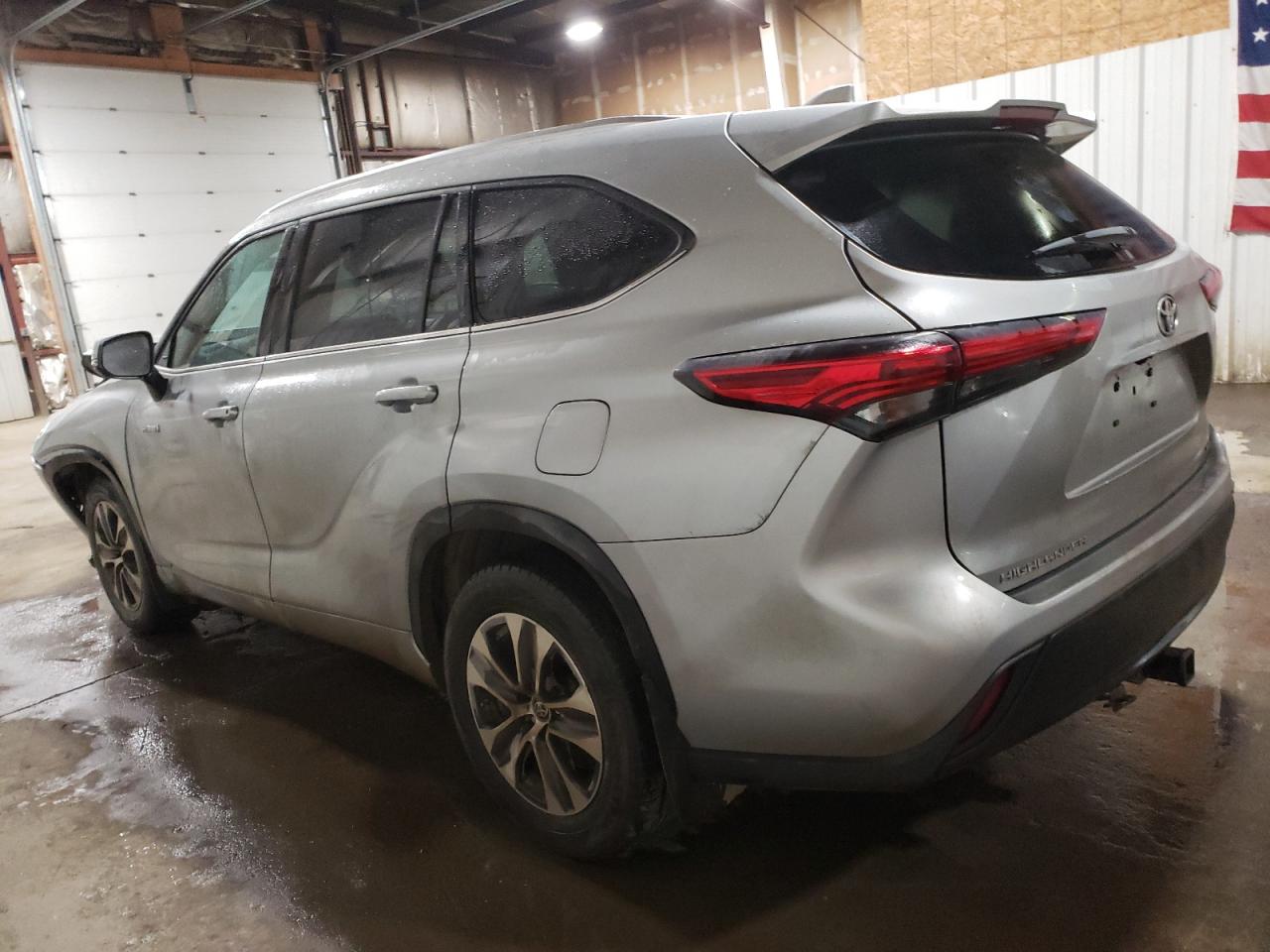2020 Toyota Highlander - Image 2