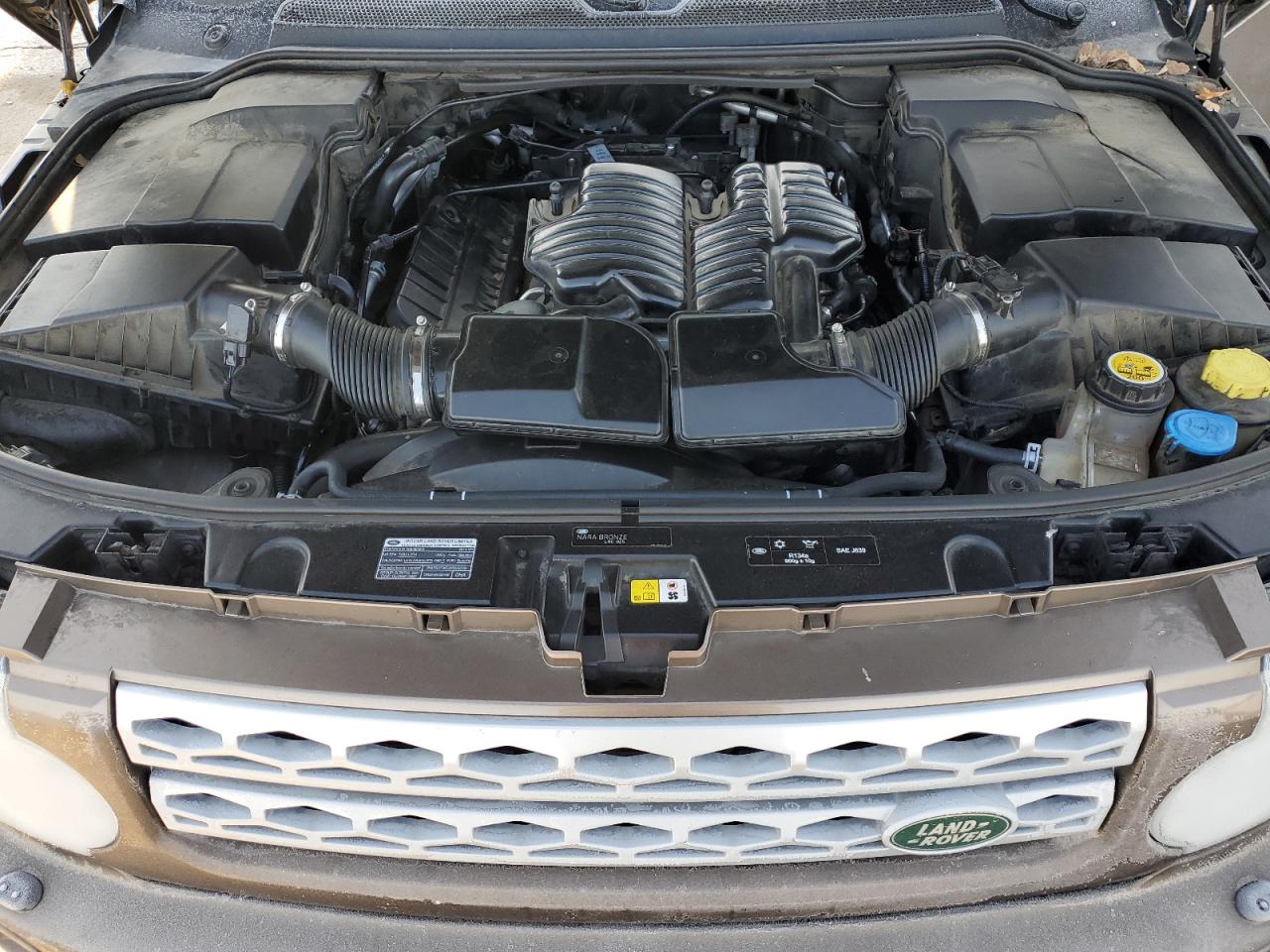 2013 Land Rover LR4 - Image 11