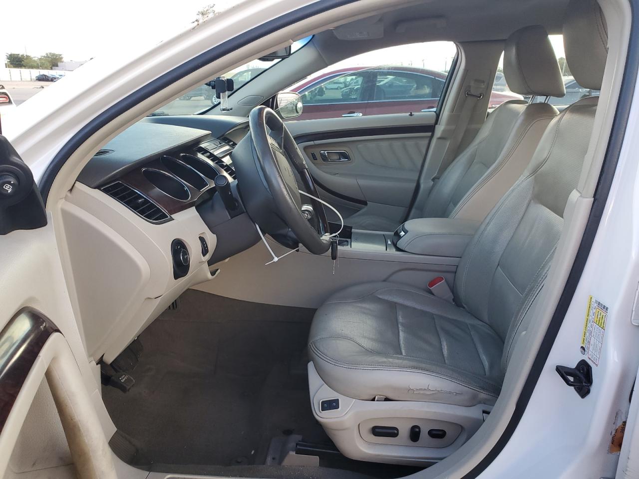 2010 Ford Taurus - Image 7
