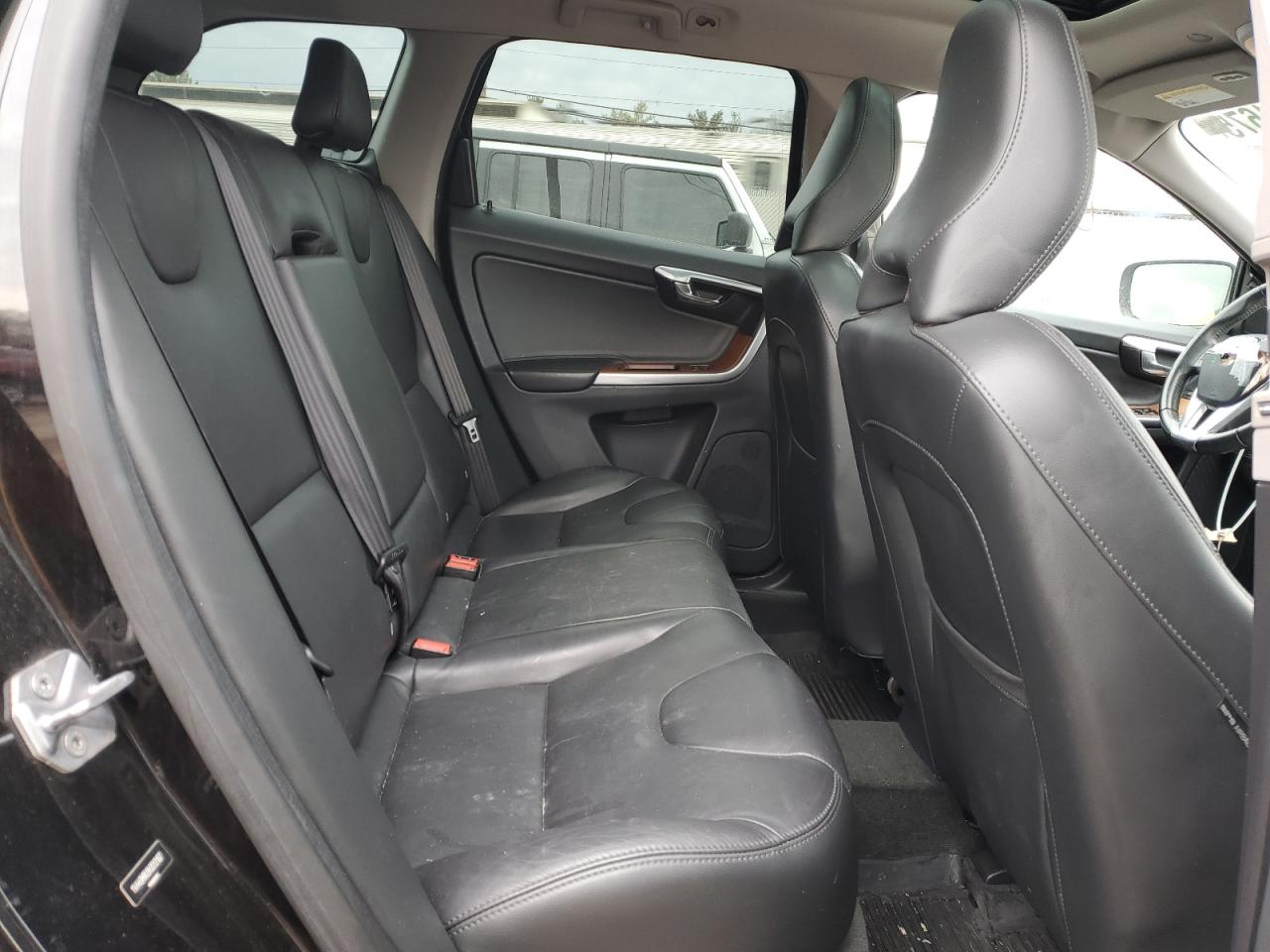2017 Volvo XC60 - Image 11