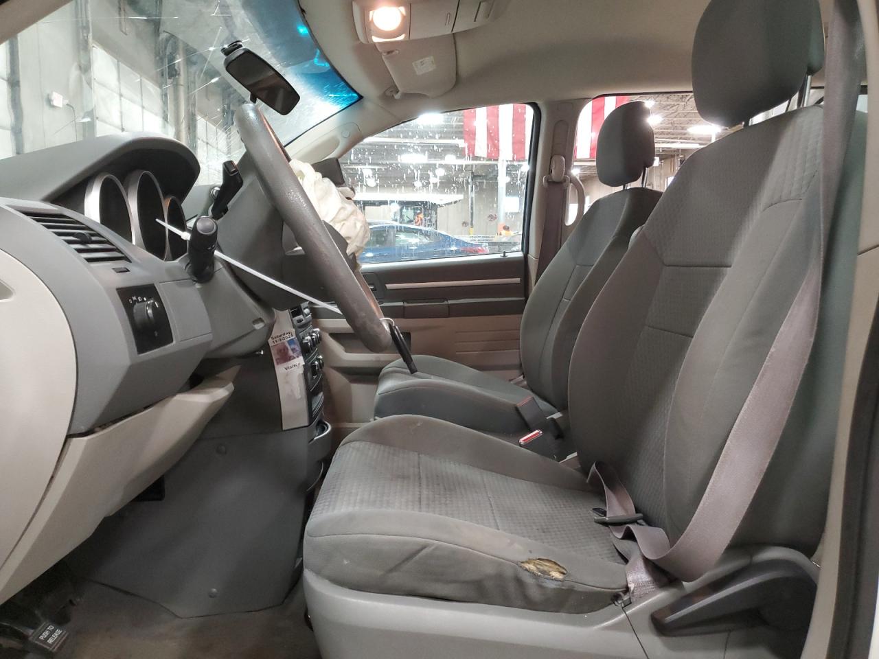 2010 Dodge Caravan - Image 7
