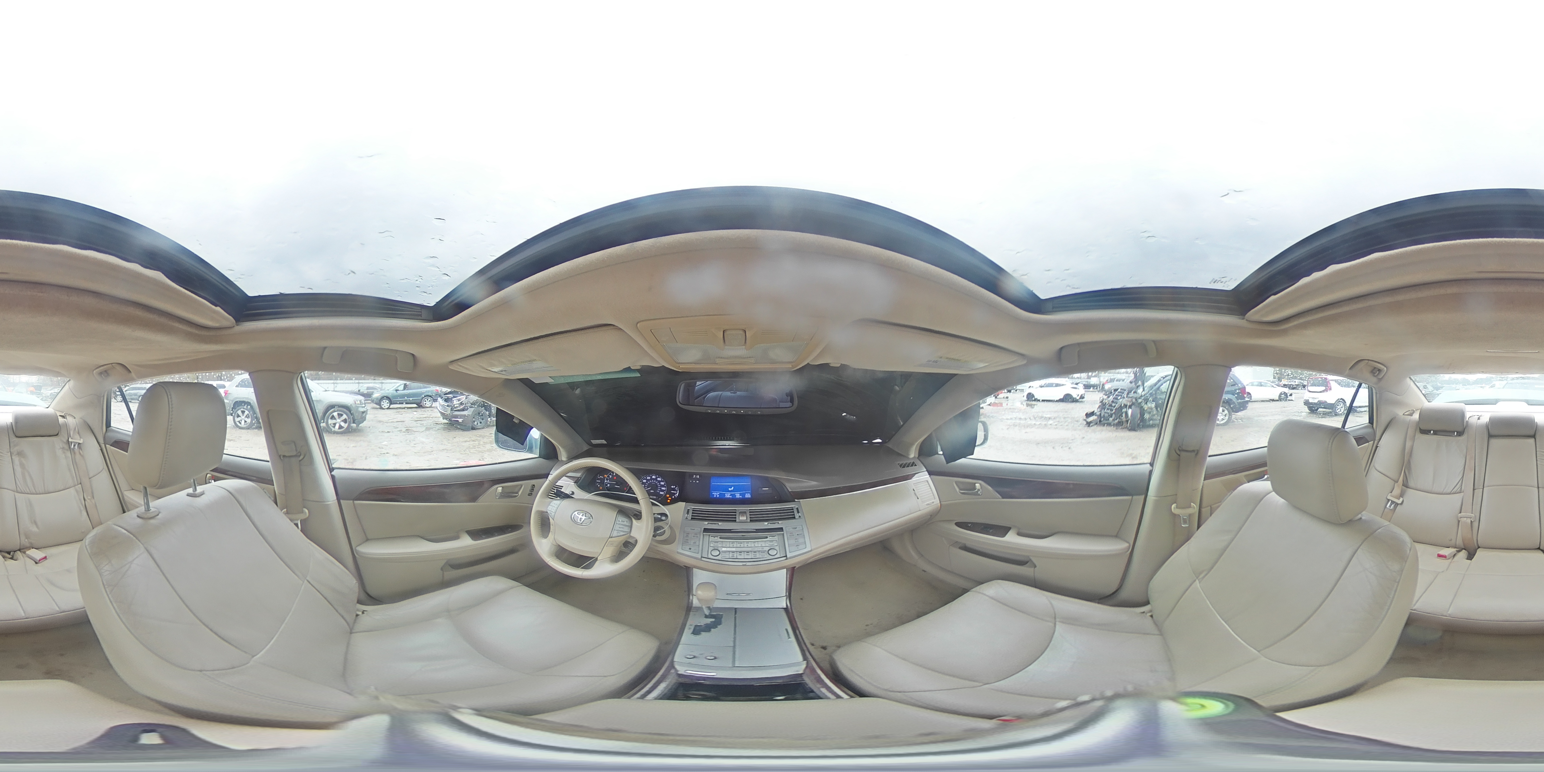 2010 Toyota Avalon - Image 13