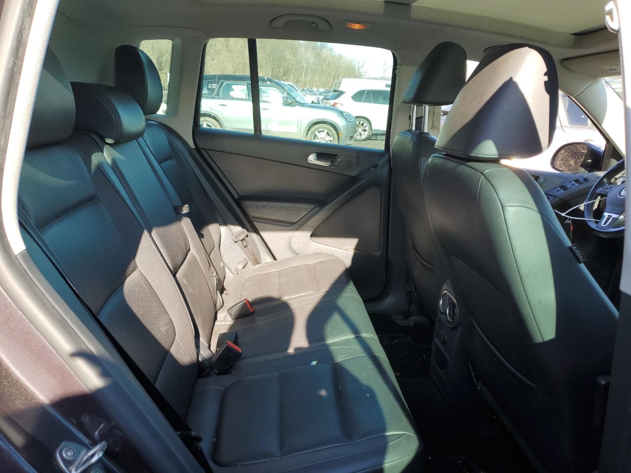 2016 Volkswagen Tiguan - Image 11
