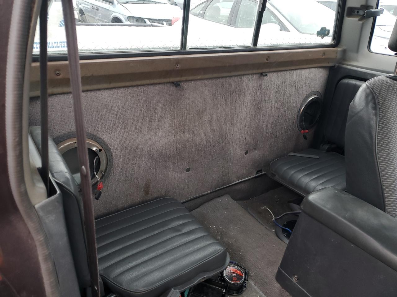 1996 Nissan Titan - Image 10