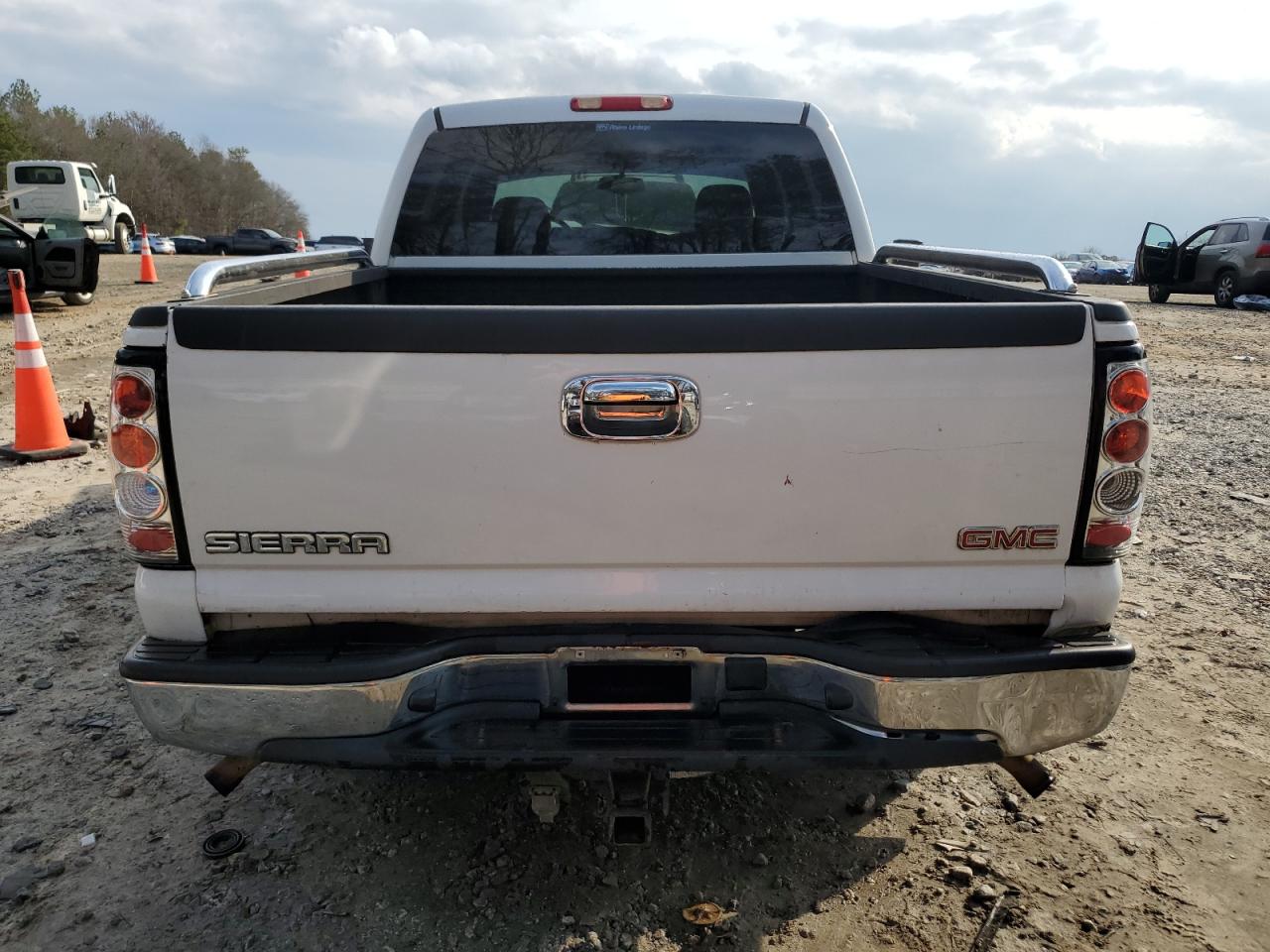 2007 GMC Sierra - Image 6