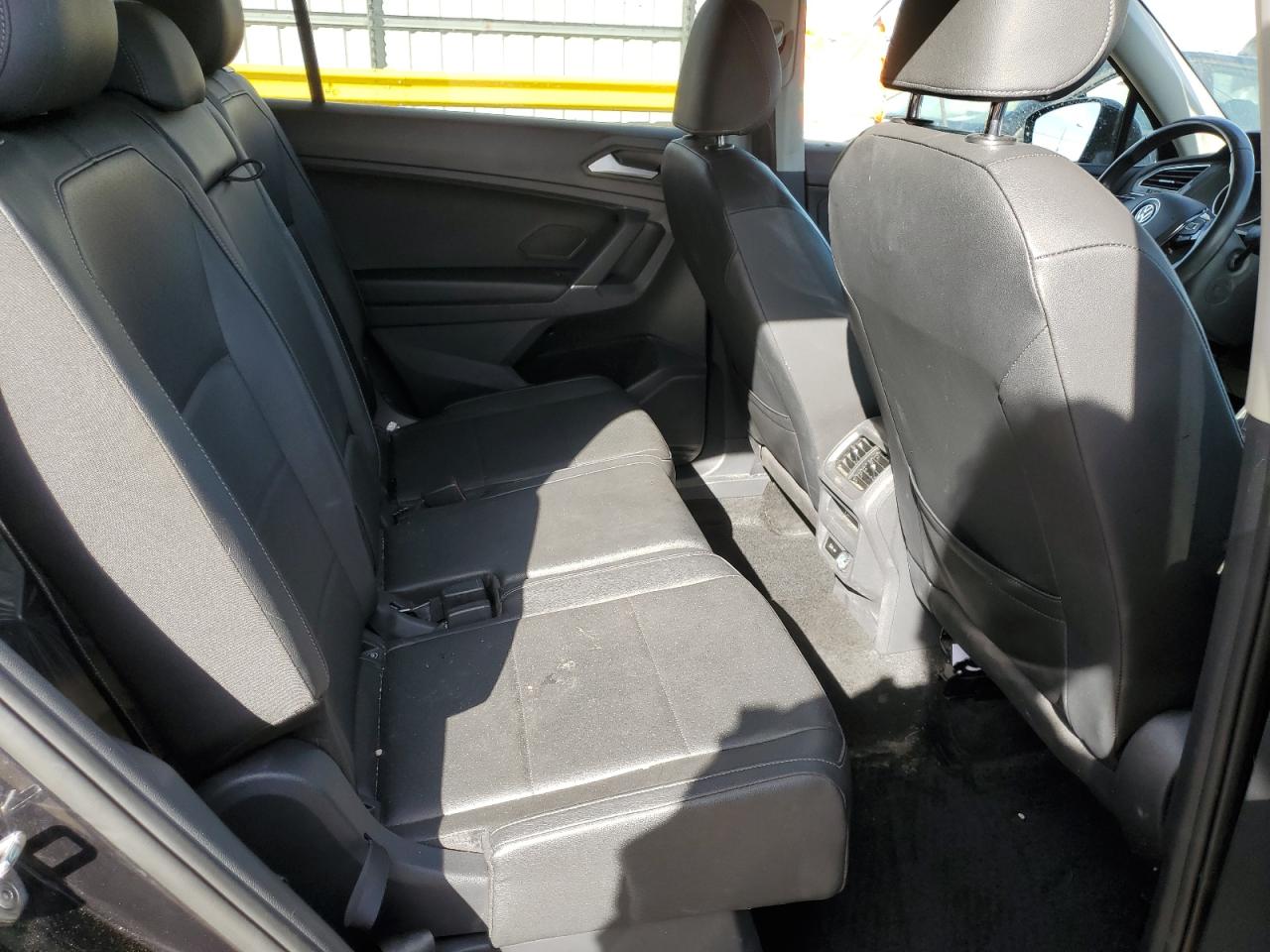 2020 Volkswagen Tiguan - Image 11
