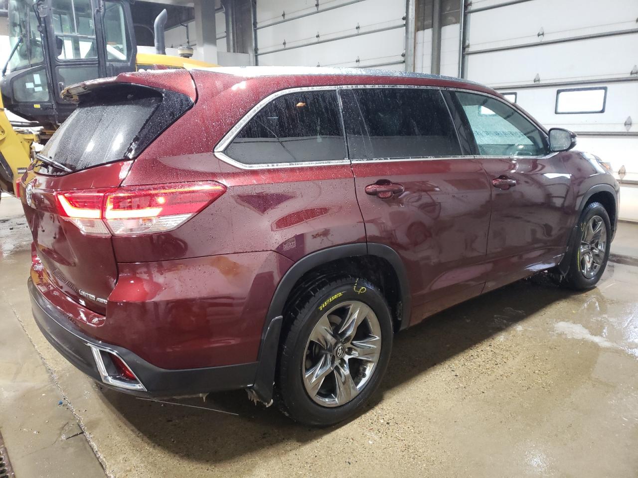 2017 Toyota Highlander - Image 3