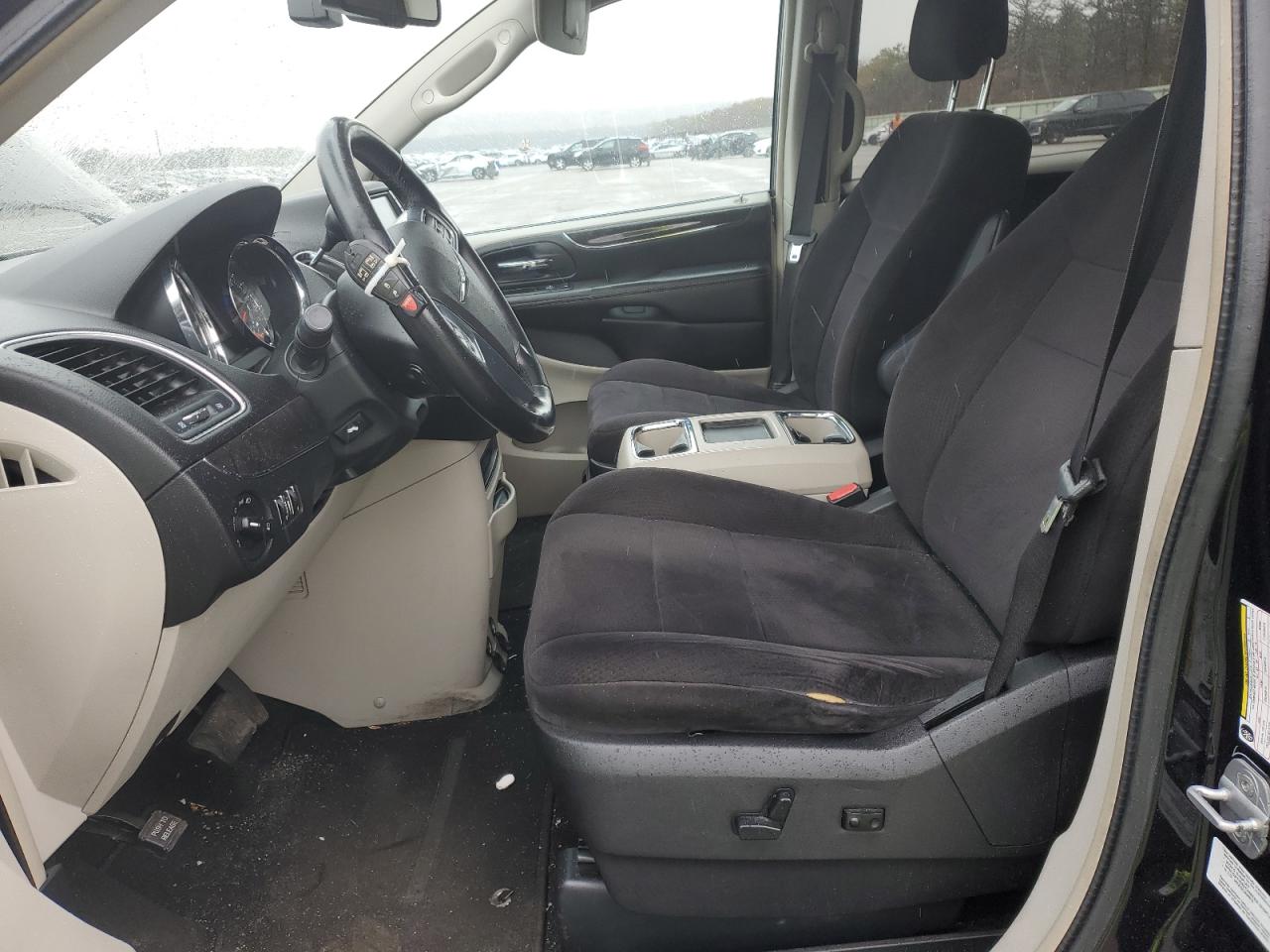 2011 Chrysler Town & Country - Image 7