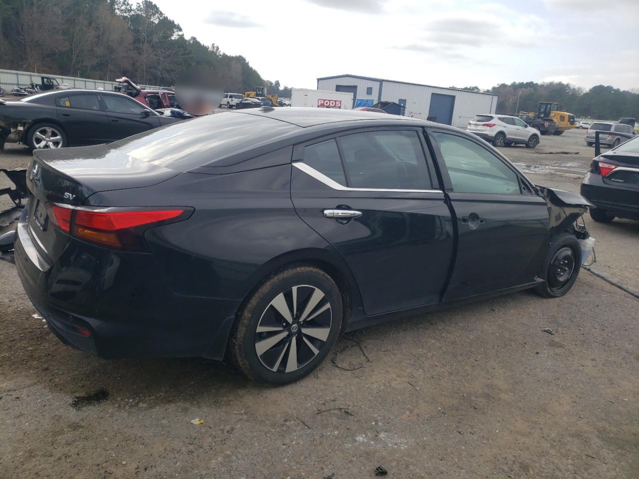 2019 Nissan Altima - Image 3